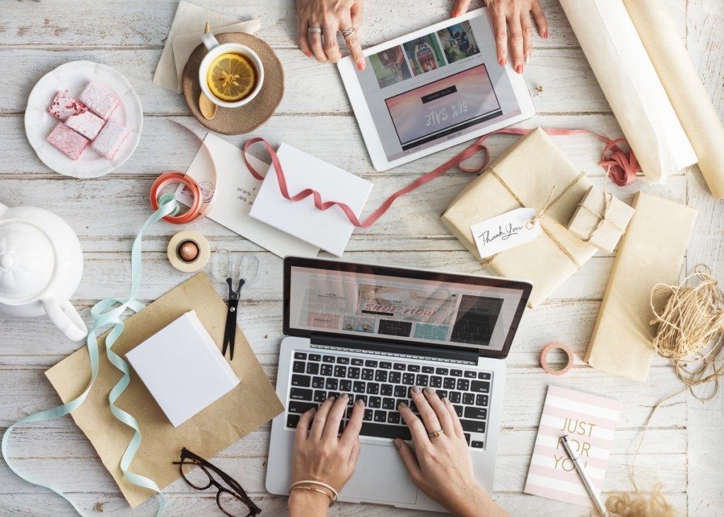 busy workspace tabletop, SMART goals