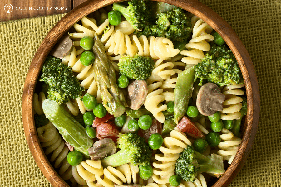 Pasta salad with veggies in a bowl